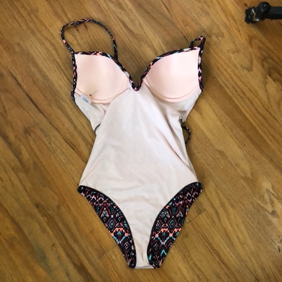 Shade & Shore One Piece Bathing Suit - Picture 8 of 13
